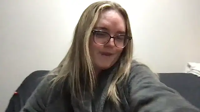 honeyyy24 online show from March 18, 2026, 10:21 pm