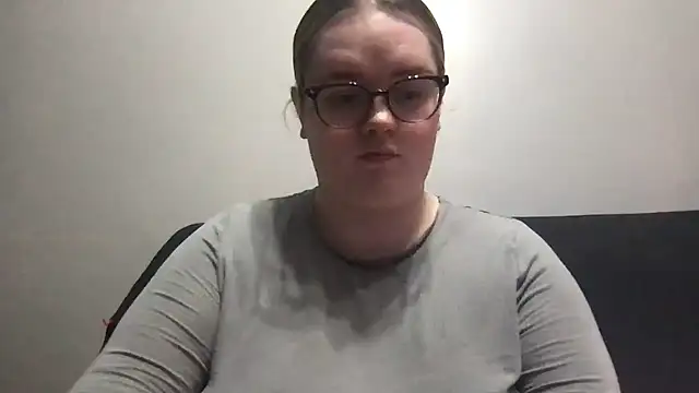 honeyyy24 online show from March 28, 2026, 8:43 pm