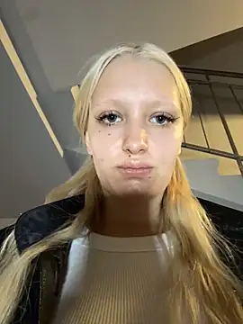 Snapshot of Milkyy_wway chatting on February 7, 2026, 4:09 am Milkyy wway online show from February 7, 2026, 4:09 am