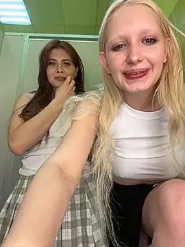 Snapshot of Milkyy_wway chatting on February 18, 2026, 6:33 am Milkyy wway online show from February 18, 2026, 6:33 am