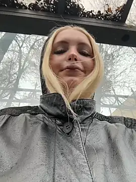 Snapshot of Milkyy_wway chatting on October 31, 2025, 6:21 am Milkyy wway online show from October 31, 2025, 6:21 am