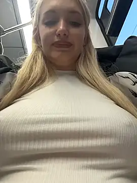 Snapshot of Milkyy_wway chatting on January 13, 2026, 7:01 am Milkyy wway online show from January 13, 2026, 7:01 am