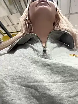 Snapshot of Milkyy_wway chatting on January 12, 2026, 7:37 am Milkyy wway online show from January 12, 2026, 7:37 am