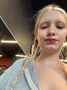 Snapshot of Milkyy_wway chatting on February 21, 2026, 6:15 am Milkyy wway online show from February 21, 2026, 6:15 am