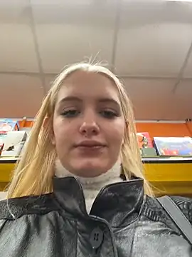 Snapshot of Milkyy_wway chatting on November 30, 2025, 6:25 am Milkyy wway online show from November 30, 2025, 6:25 am