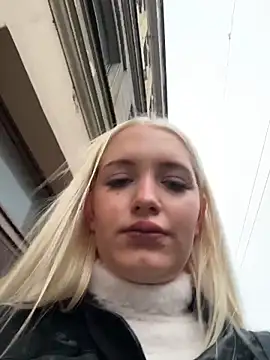 Snapshot of Milkyy_wway chatting on November 19, 2025, 6:35 am Milkyy wway online show from November 19, 2025, 6:35 am