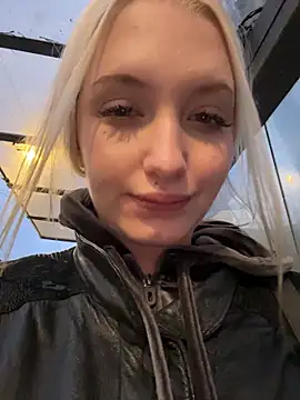 Snapshot of Milkyy_wway chatting on December 21, 2025, 6:37 am Milkyy wway online show from December 21, 2025, 6:37 am