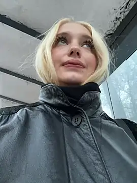 Snapshot of Milkyy_wway chatting on December 15, 2025, 7:14 am Milkyy wway online show from December 15, 2025, 7:14 am