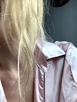 Snapshot of Lolitaxlola chatting on November 16, 2025, 1:43 am Lolitaxlola online show from November 16, 2025, 1:43 am