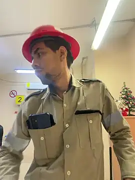 Snapshot of EnriquePersian197 chatting on December 15, 2025, 12:44 pm EnriquePersian197 online show from December 15, 2025, 12:44 pm