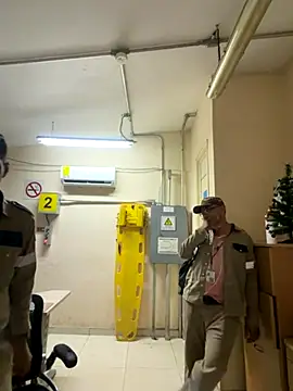 Snapshot of EnriquePersian197 chatting on December 3, 2025, 12:23 am EnriquePersian197 online show from December 3, 2025, 12:23 am