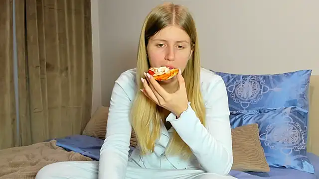 kirraa  online show from December 5, 2025, 4:38 pm