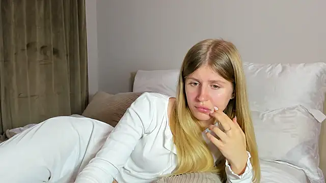 kirraa  online show from November 23, 2025, 7:13 pm