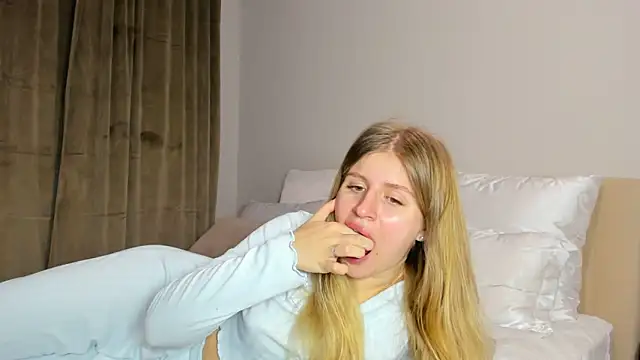 kirraa  online show from November 13, 2025, 8:35 pm