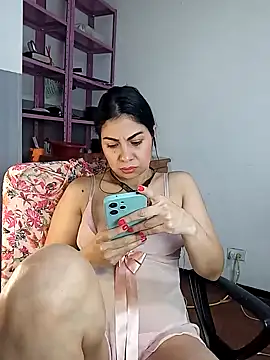 Snapshot of saralunabella chatting on January 18, 2025, 12:02 am saralunabella online show from January 18, 2025, 12:02 am