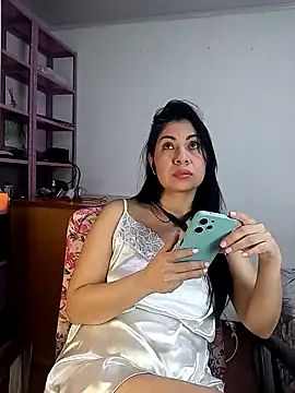 Snapshot of saralunabella chatting on January 16, 2025, 11:16 pm saralunabella online show from January 16, 2025, 11:16 pm