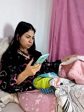 Snapshot of saralunabella chatting on January 23, 2025, 11:04 am saralunabella online show from January 23, 2025, 11:04 am