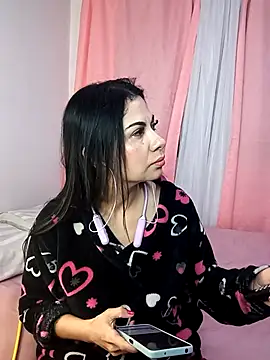 Snapshot of saralunabella chatting on March 10, 2025, 10:55 pm saralunabella online show from March 10, 2025, 10:55 pm