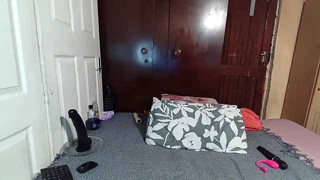 Snapshot of Smoochy_ chatting on December 4, 2025, 4:44 am Smoochy online show from December 4, 2025, 4:44 am