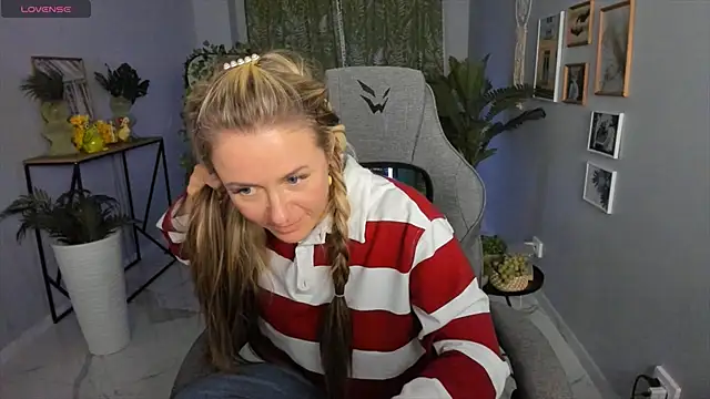 LadyIzabel online show from April 17, 2026, 2:53 pm