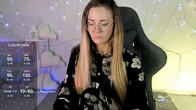 LadyIzabel online show from February 3, 2025, 11:31 am