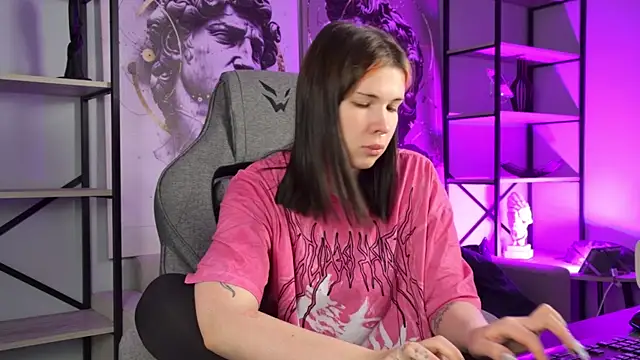 Snapshot of AliceSunday chatting on December 20, 2025, 5:10 am AliceSunday online show from December 20, 2025, 5:10 am