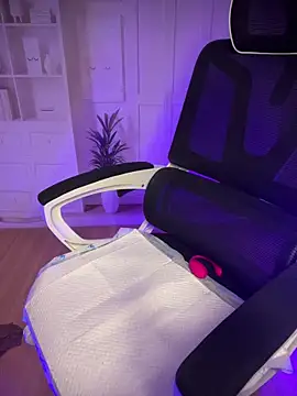 Snapshot of Milk-babier chatting on October 11, 2025, 8:43 pm Milk-babier online show from October 11, 2025, 8:43 pm