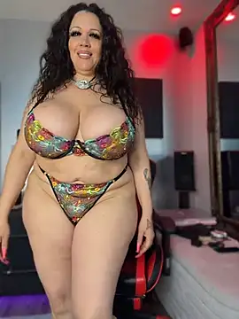 curvyfunlover online show from June 28, 2026, 12:11 pm