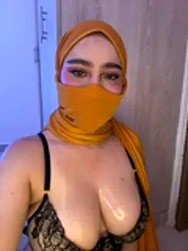 Snapshot of amaal_ chatting on December 2, 2025, 7:37 pm amaal online show from December 2, 2025, 7:37 pm