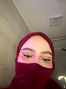 Snapshot of amaal_ chatting on November 3, 2025, 6:33 pm amaal online show from November 3, 2025, 6:33 pm