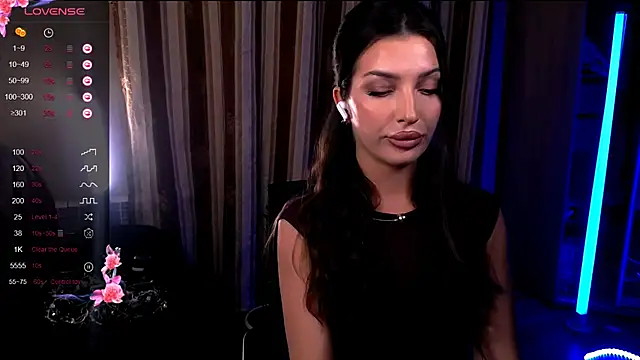 Snapshot of Laura_Bess chatting on November 29, 2025, 10:21 pm Laura Bess online show from November 29, 2025, 10:21 pm