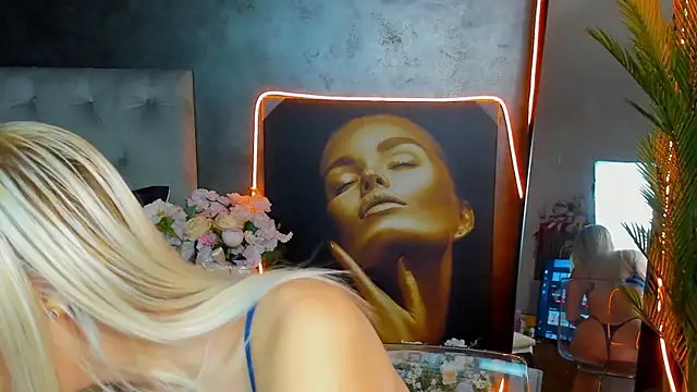 Snapshot of glossy_blondegirl chatting on September 26, 2025, 6:04 pm glossy blondegirl online show from September 26, 2025, 6:04 pm