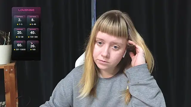 Snapshot of June_shy0 chatting on December 19, 2025, 8:06 am June shy0 online show from December 19, 2025, 8:06 am