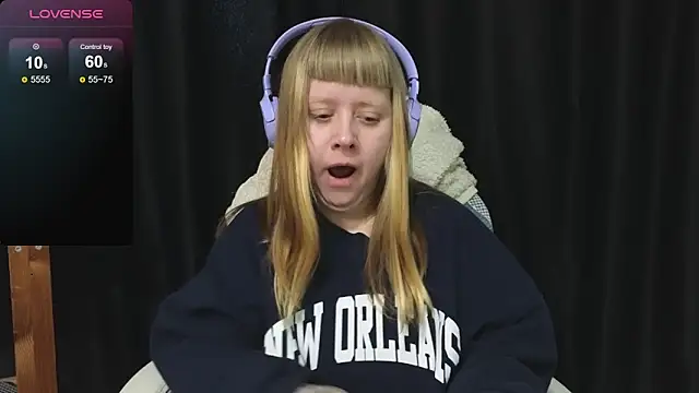 Snapshot of June_shy0 chatting on February 15, 2026, 8:02 am June shy0 online show from February 15, 2026, 8:02 am