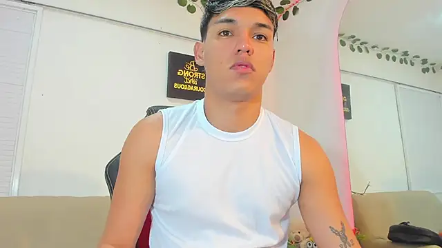 Snapshot of ryan_carter08 chatting on November 22, 2025, 12:48 pm ryan carter08 online show from November 22, 2025, 12:48 pm