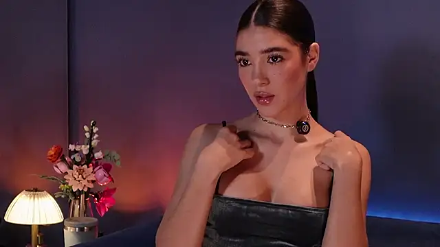 Snapshot of Olivia_Collins1 chatting on June 17, 2026, 12:11 am Olivia Collins1 online show from June 17, 2026, 12:11 am