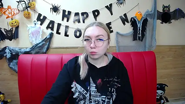 Snapshot of BeatriceFly chatting on October 28, 2025, 12:59 pm BeatriceFly online show from October 28, 2025, 12:59 pm