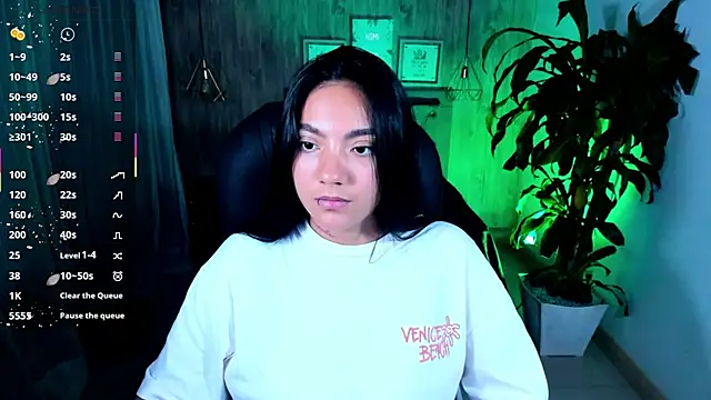 Snapshot of miichael_black chatting on October 24, 2025, 10:58 am miichael black online show from October 24, 2025, 10:58 am