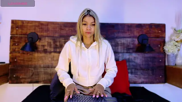 Celeste sanz online show from April 14, 2026, 9:58 am