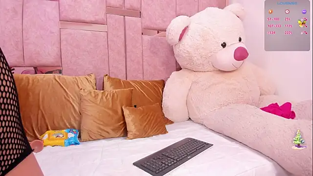 Snapshot of emily_daarell chatting on December 17, 2025, 9:20 pm emily daarell online show from December 17, 2025, 9:20 pm