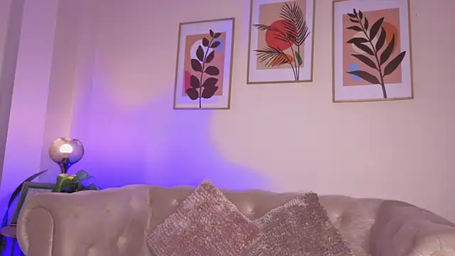 Snapshot of DahianaWalcott chatting on December 17, 2025, 8:14 pm DahianaWalcott online show from December 17, 2025, 8:14 pm