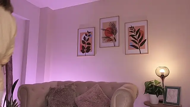 DahianaWalcott online show from March 6, 2026, 4:46 pm