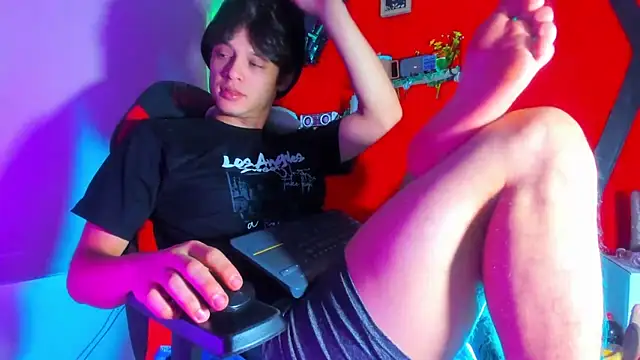 Snapshot of LilOwen_ chatting on November 27, 2025, 5:24 pm LilOwen online show from November 27, 2025, 5:24 pm