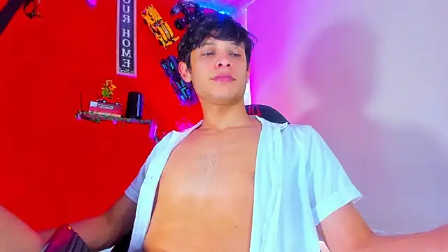 Snapshot of LilOwen_ chatting on October 29, 2025, 7:35 pm LilOwen online show from October 29, 2025, 7:35 pm