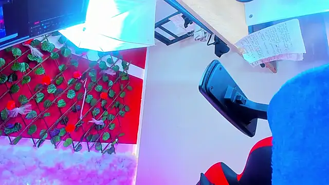 Snapshot of LilOwen_ chatting on October 31, 2025, 7:10 pm LilOwen online show from October 31, 2025, 7:10 pm