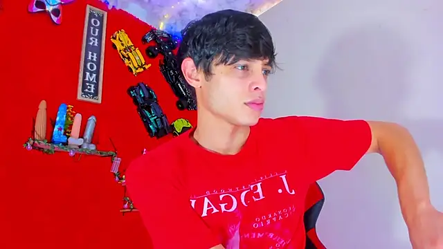 Snapshot of LilOwen_ chatting on October 25, 2025, 5:46 pm LilOwen online show from October 25, 2025, 5:46 pm