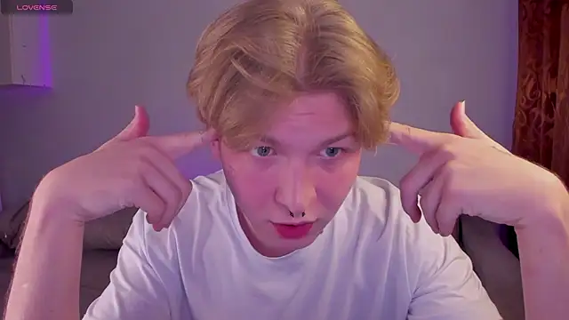 Snapshot of TheMikeSever chatting on October 25, 2025, 12:39 pm TheMikeSever online show from October 25, 2025, 12:39 pm