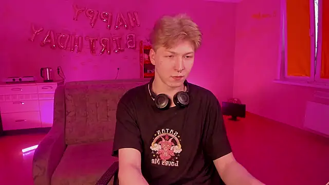 Snapshot of TheMikeSever chatting on March 21, 2025, 11:33 am TheMikeSever online show from March 21, 2025, 11:33 am