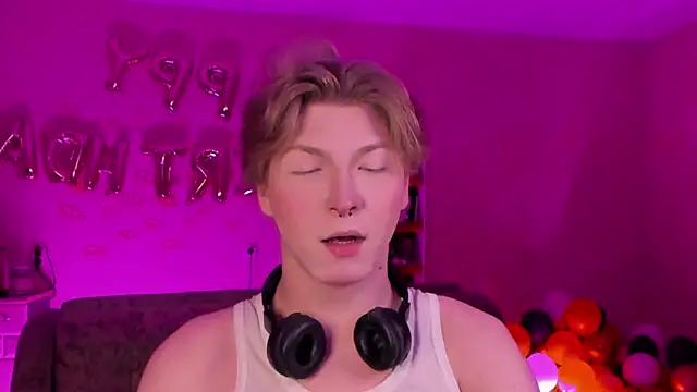 Snapshot of TheMikeSever chatting on February 19, 2025, 4:55 pm TheMikeSever online show from February 19, 2025, 4:55 pm