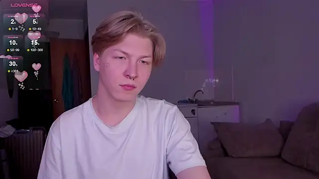 Snapshot of TheMikeSever chatting on December 5, 2025, 12:15 pm TheMikeSever online show from December 5, 2025, 12:15 pm